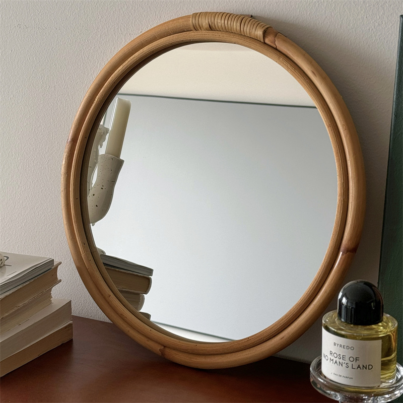 Rattan Mirror Round - Specchio medievale in rattan Specchio per